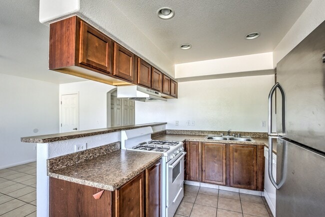 Building Photo - 3131 N Walnut Rd