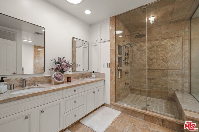 Building Photo - 9023 Alto Cedro Dr