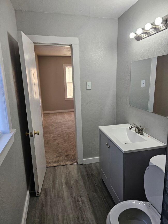 Building Photo - 1 Bedroom home for rent now!