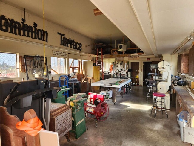 Building Photo - 1 bed 1 bath condo in 55+ community: ALL Utilities included!