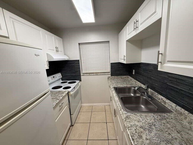 Building Photo - 606 S C St