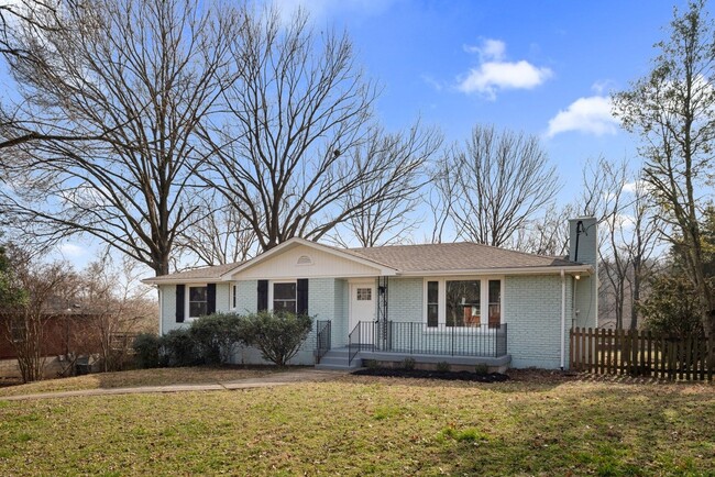 Building Photo - 3 bed 2.5 bath East Nashville Home on dead...