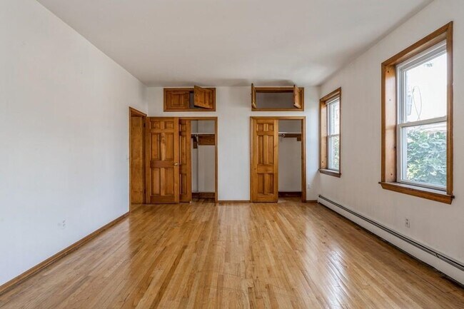 Building Photo - 212 Warren St