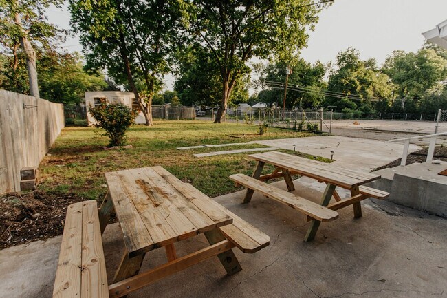 Building Photo - 3728 Homan Ave