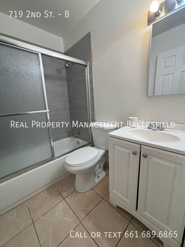 Building Photo - 719 2nd St