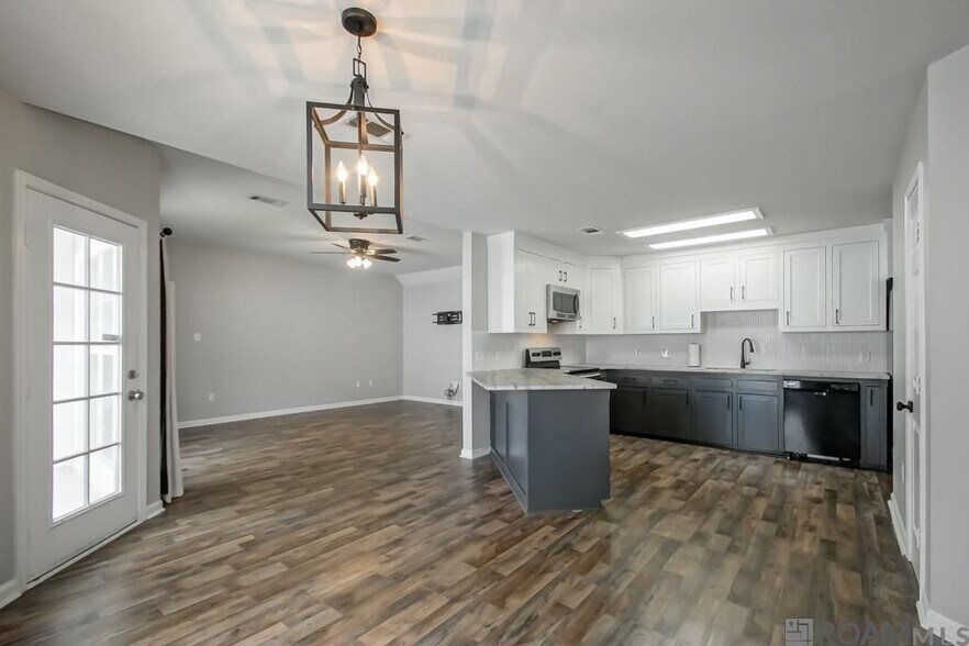 Building Photo - 3437 Myrtle Grove Dr