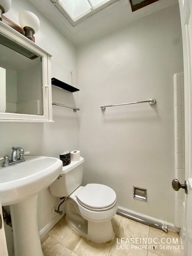 Building Photo - 3213 Cherry Hill Ln