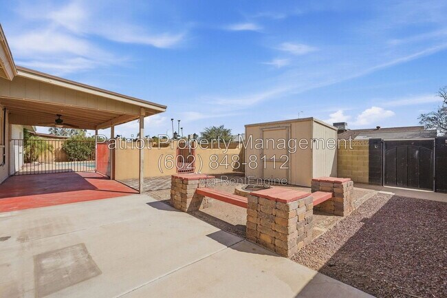 Building Photo - 1275 W Del Rio St