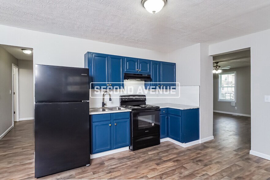Building Photo - 737 S 37th St