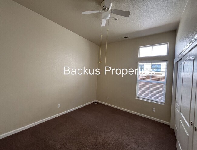 Building Photo - 11 Huerta Ave