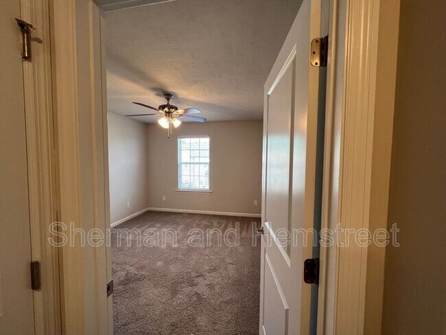 Building Photo - 746 Tarvin Cir