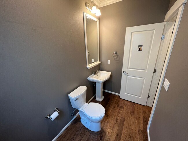 Building Photo - Spacious 5-Bed, 2.5-Bath Single-Family Home in Redmond