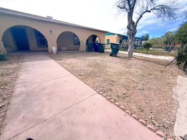 Building Photo - 1235 W Ontario St