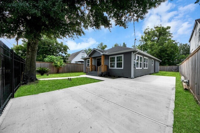 Building Photo - 7010 Kernel St