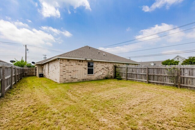 Building Photo - 2930 Saulsbury Dr