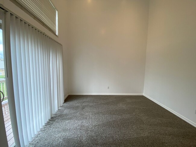Building Photo - 598 E 1590 S