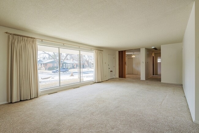 Building Photo - 328 Mayfair Dr