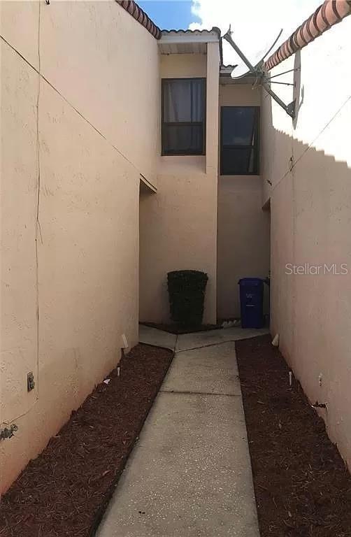 Building Photo - 733 Carpenters Way