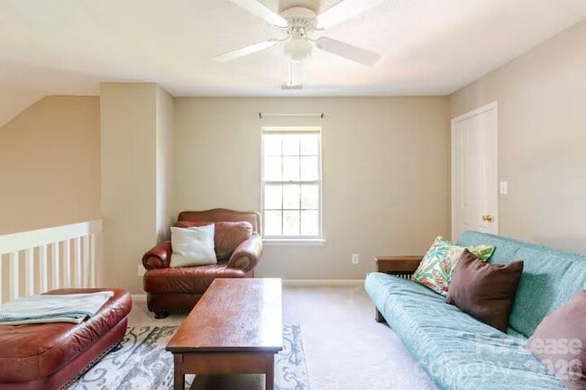 Building Photo - 8263 Southgate Commons Dr