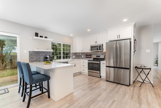 Building Photo - 1700 Delaford Cir