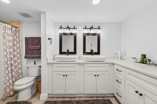 Building Photo - 5945 Parkwalk Dr
