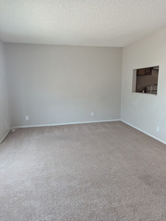 Building Photo - 898 Rhinegold Way