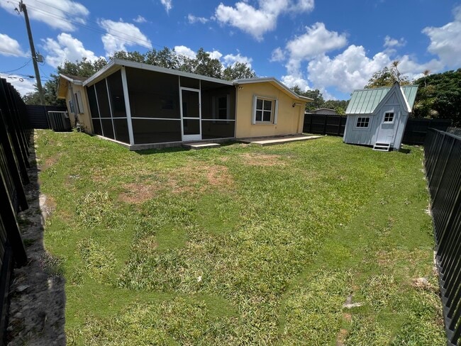 Building Photo - 9417 SW 52nd St