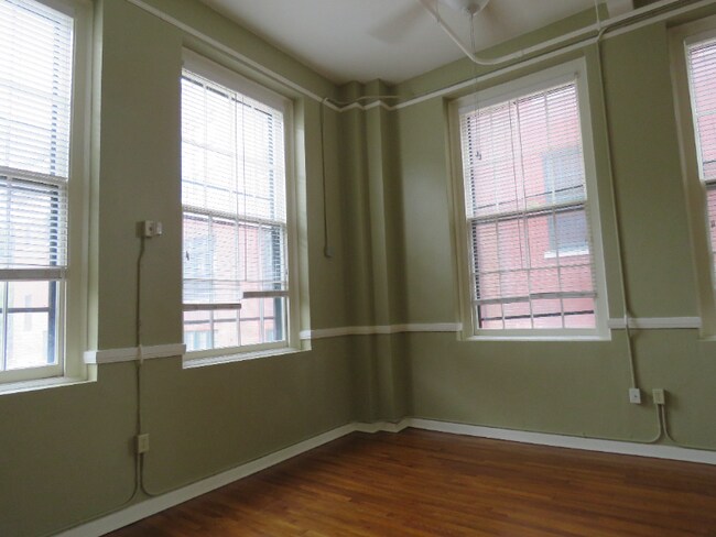 Building Photo - 1401 Scott St