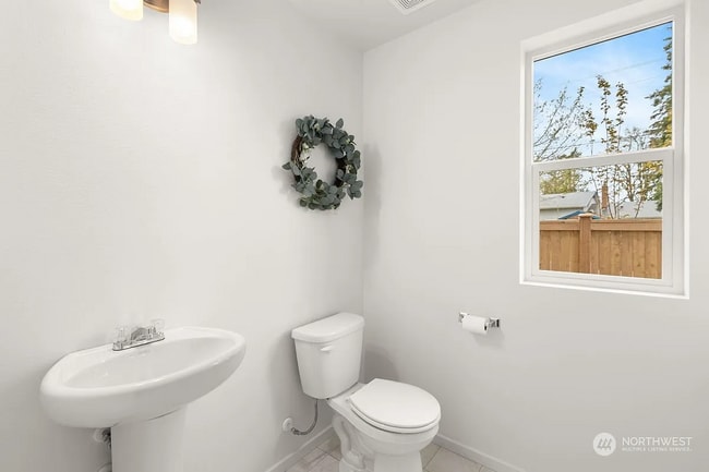 Building Photo - 7206 42nd Pl NE