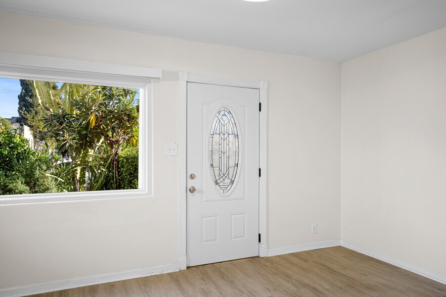 Building Photo - 325 Lafayette St