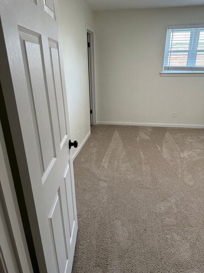 Building Photo - Charming 2BR Duplex in Memphis