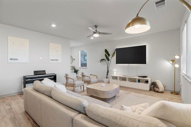 Building Photo - 217 Cupreata Ln