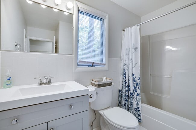 Building Photo - 141 Tommy's Ln