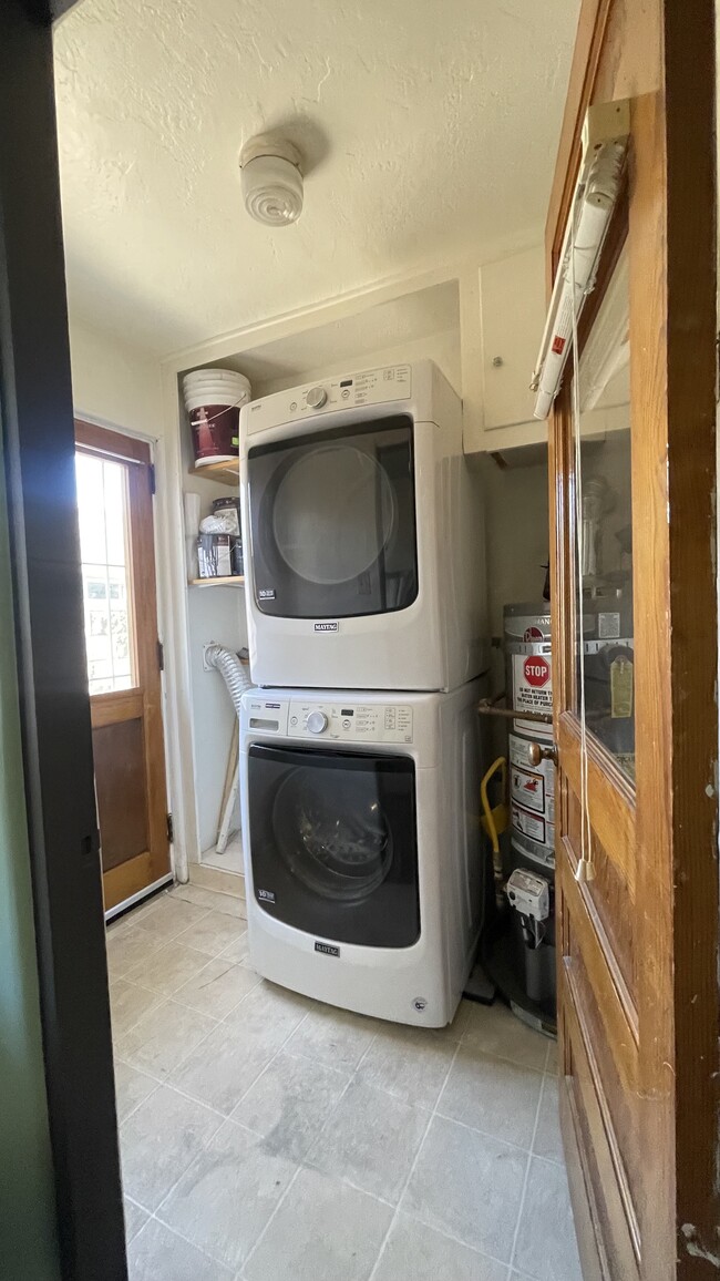 Laundry Room - 404 Columbia Dr SE