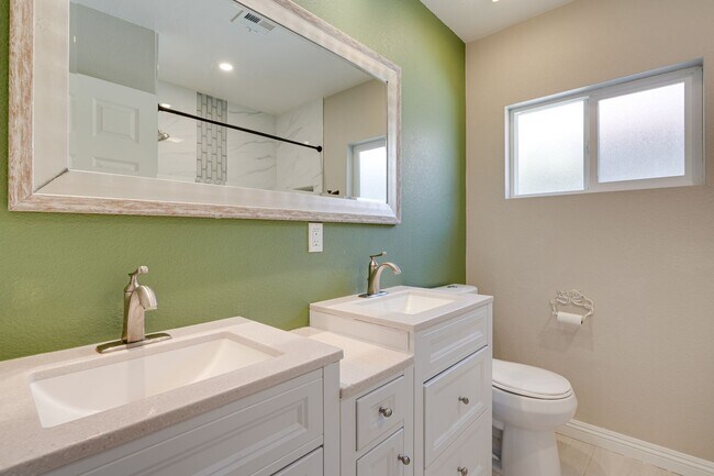 Building Photo - Charming 3-Bedroom Home in Historic John S...