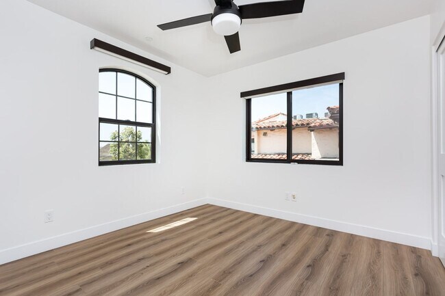 Building Photo - 2610-2612 Juan Street