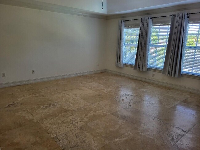 Building Photo - 1604 NE 17th Ave