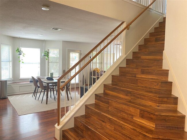 Building Photo - 8408 Dulac Dr