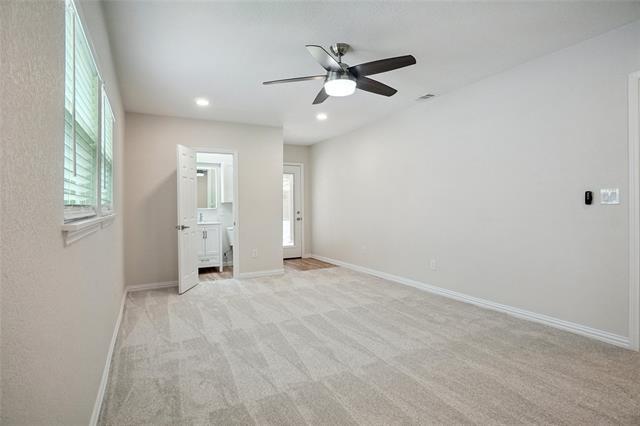 Building Photo - 902 Jardin Dr