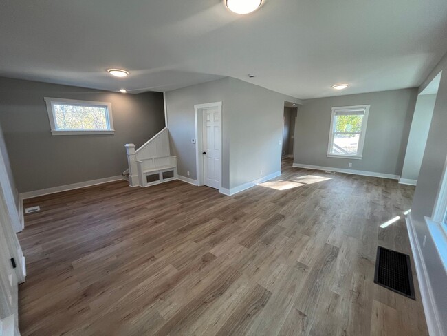 Building Photo - Gorgeous 4BR for rent- completely updated