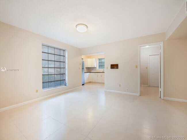 Building Photo - 5099 Ponce de Leon Blvd