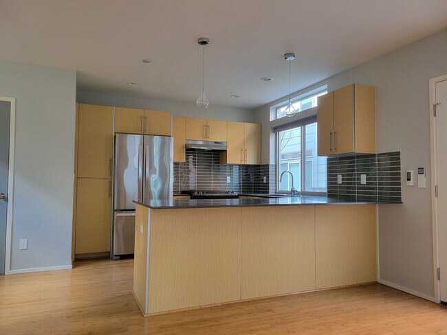 Building Photo - Stylish Detached Home in East Capitol Hill...