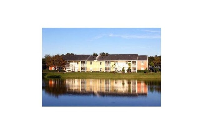 Building Photo - 302 Lake Parsons Green
