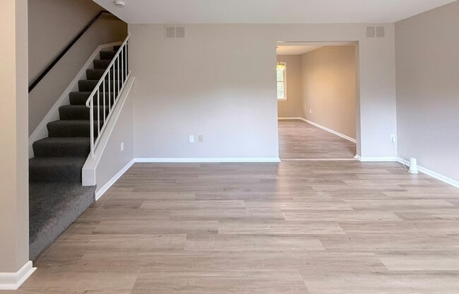 Building Photo - 9242 Woodcreek Ct