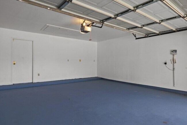 Building Photo - 2723 Shelby Dr