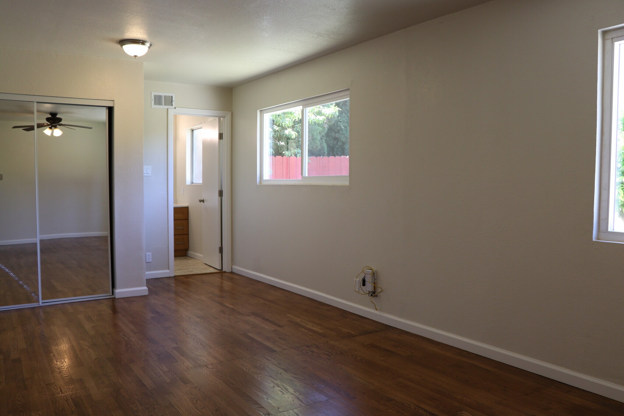 Building Photo - 335 Rollingwood Dr