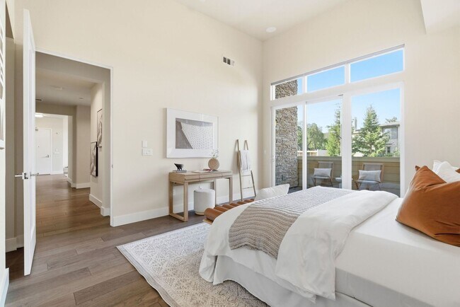 Building Photo - Gorgeous & Modern Los Altos Condo