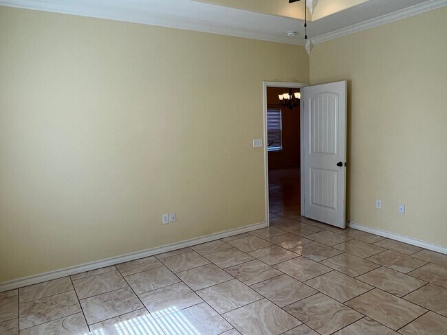 Building Photo - 2565 Sands Dr