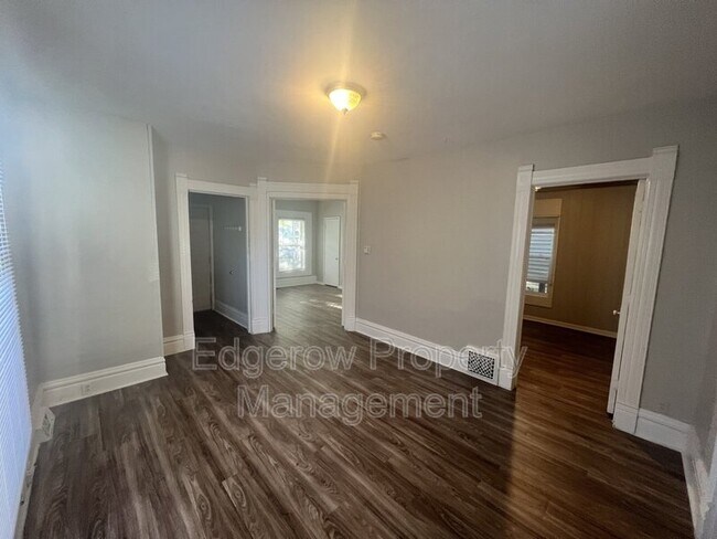 Building Photo - 839 Alpine Ave NW