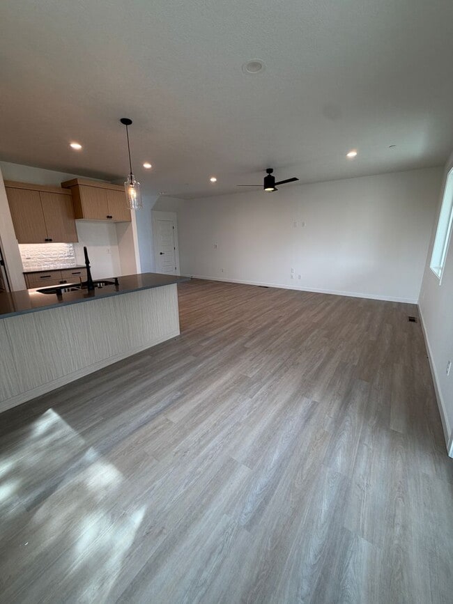 Building Photo - 6398 Melby Way NE
